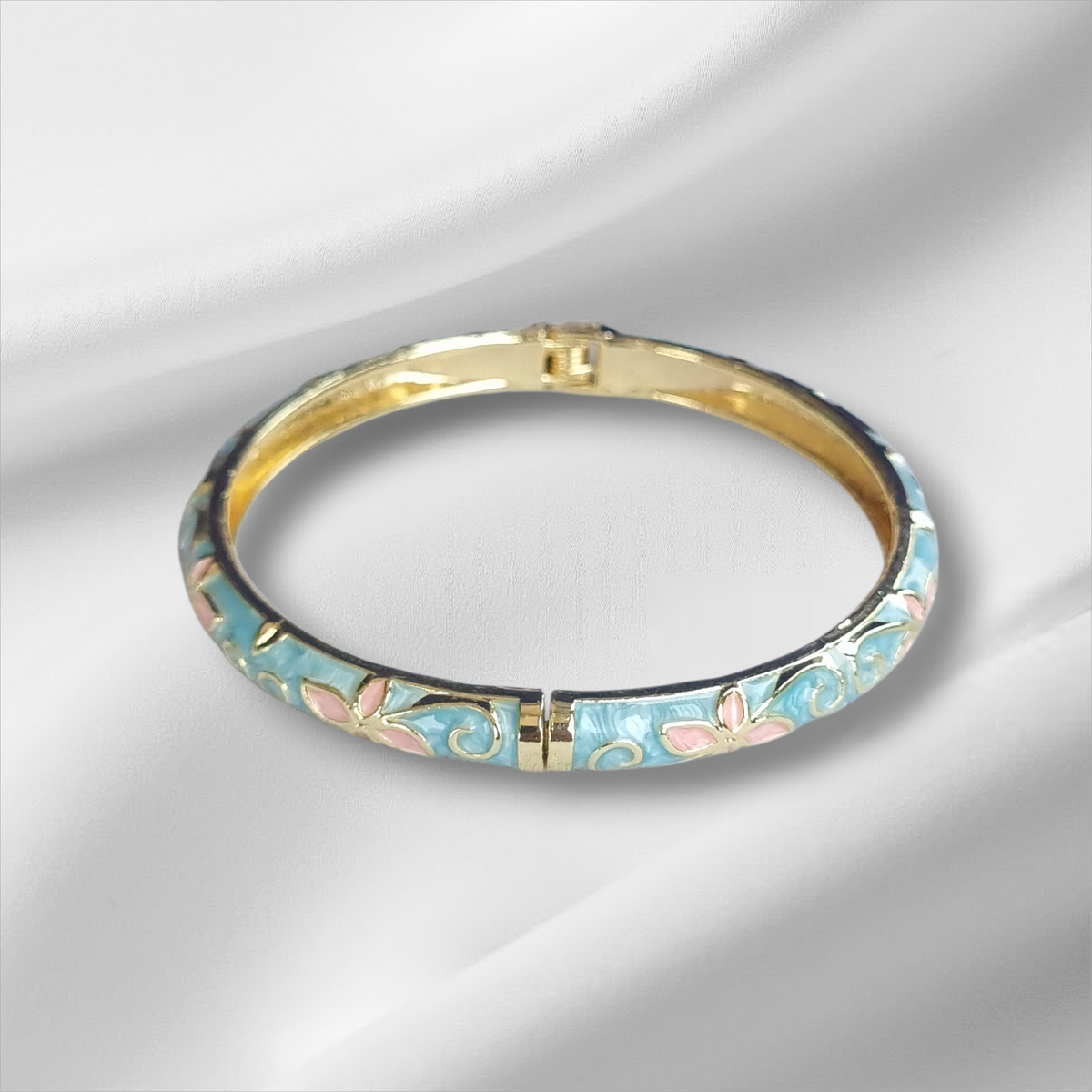 Vintage Floral Enamel Hinged Bangle – Pastel Blue & Pink Cloisonné Style Bracelet
