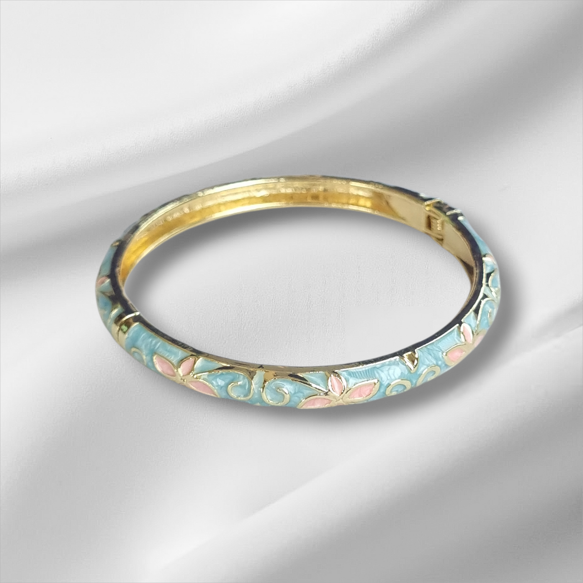Vintage Floral Enamel Hinged Bangle – Pastel Blue & Pink Cloisonné Style Bracelet